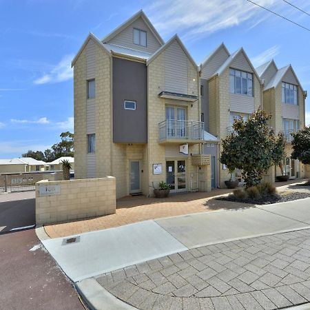 Serenity On The Terrace Aparthotel Mandurah Exterior photo