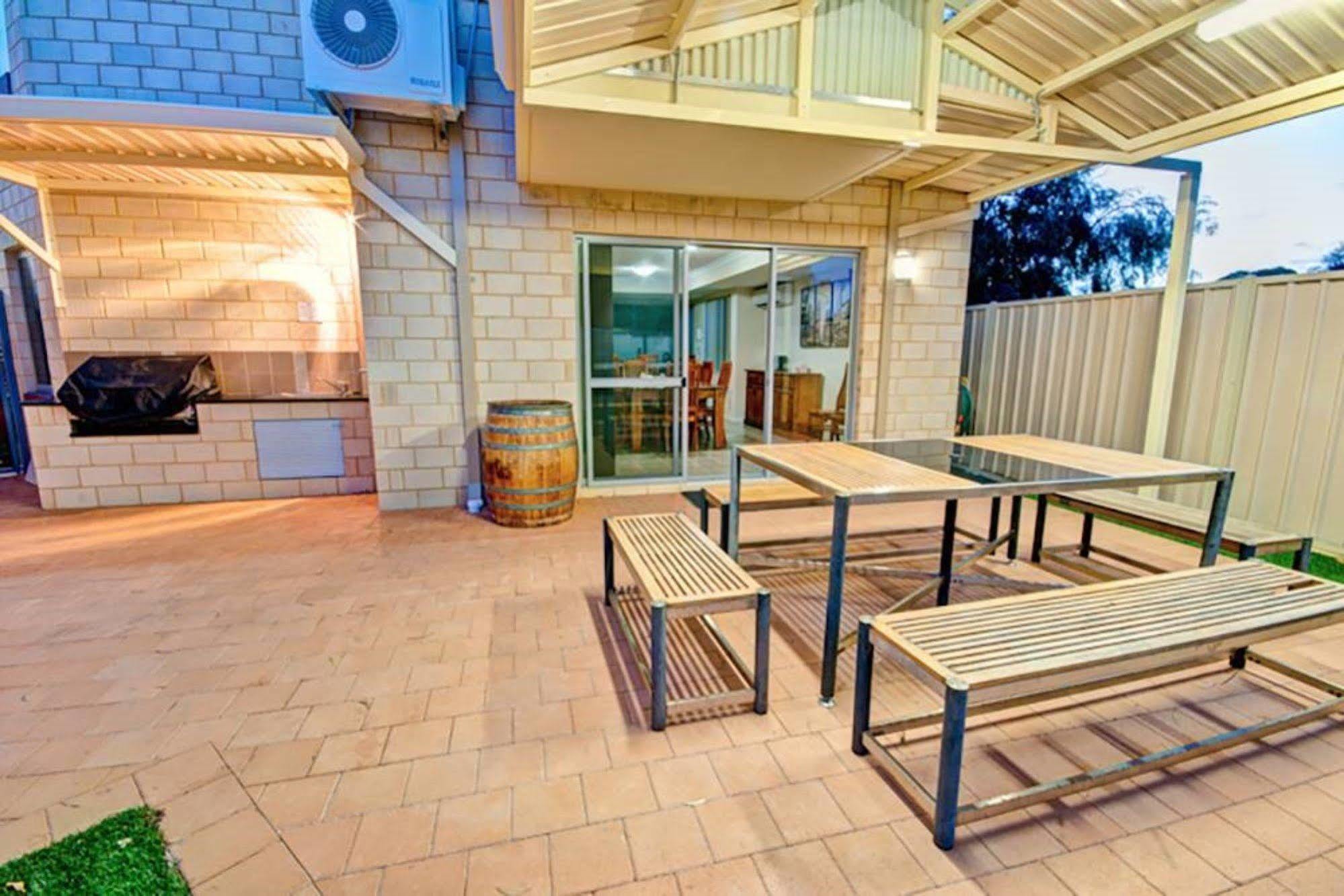 Serenity On The Terrace Aparthotel Mandurah Exterior photo