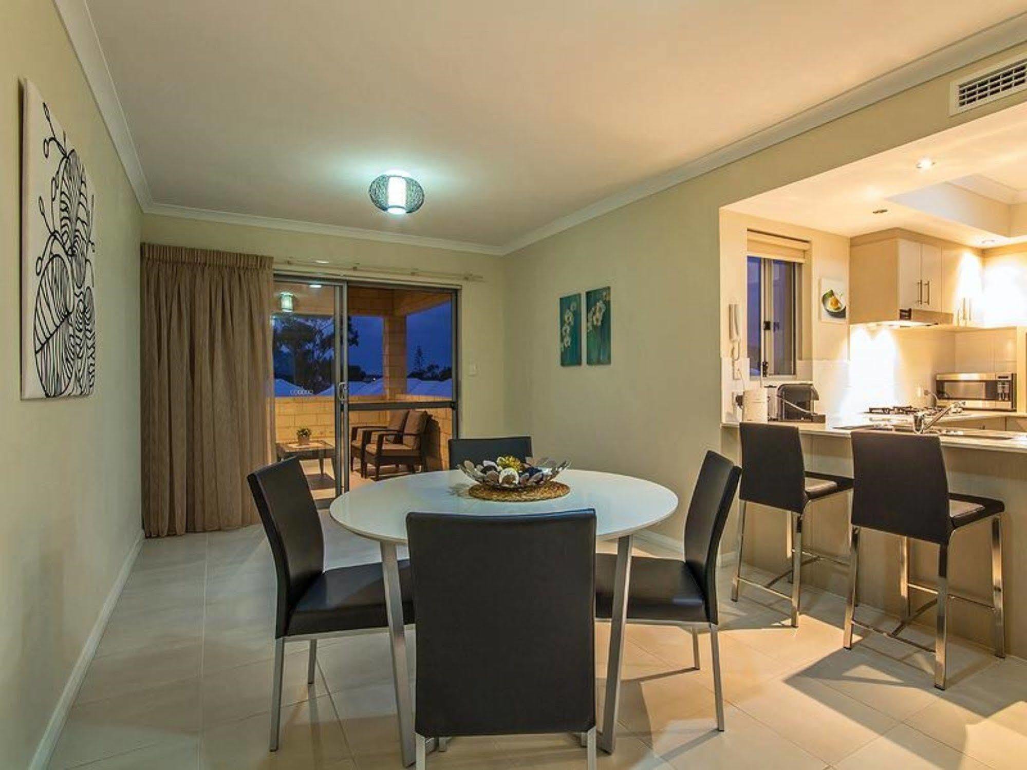 Serenity On The Terrace Aparthotel Mandurah Exterior photo